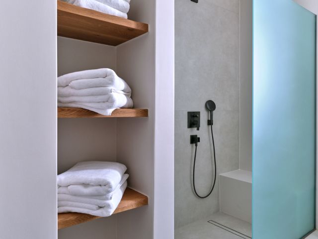 First Bathroom Main Villa